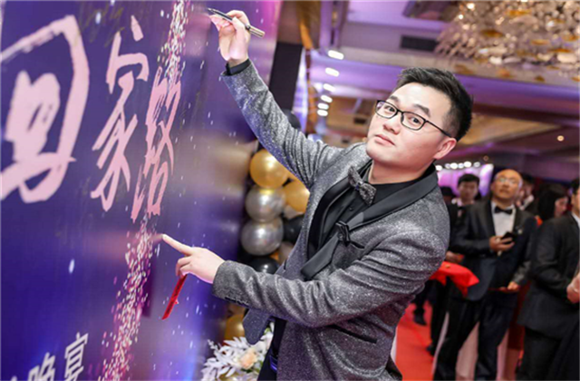 【高光“疫”事】勇敢逆行的特殊“网约车”——云鼎国际411890后，用信念打通生命运输线